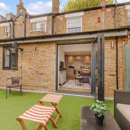 Three-Bedroom Bliss In London Town ภายนอก รูปภาพ