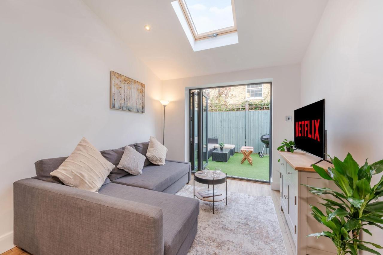 Three-Bedroom Bliss In London Town ภายนอก รูปภาพ